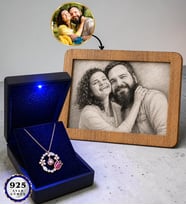 925 Ayar Rose Laleli Gümüş Kolye 100 Dilde Seni Seviyorum ve Kişiye Özel Karakalem Fotoğraflı Ahşap Çerçeve