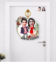 BK Gift Kişiye Özel Sevgililer Karikatürlü Ahşap Kapı Süsü-4
