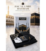 Hac ve Umre Hatırası Lüks Hediyelik Set - 512 gr Kadife Seccade, 99'lu Vav Tesbih, 33'lü Tesbih, Pamuklu Örtü, Takke ve Esans (Siyah)