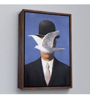 Çerçeveli Melon Şapkalı Adam René Magritte Duvar Tablosu (Kahverengi)