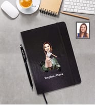 Kişiye Özel Vespa Motorcu Bayan Karikatürlü Siyah Defter Kalem Hediye Seti   Mod-1