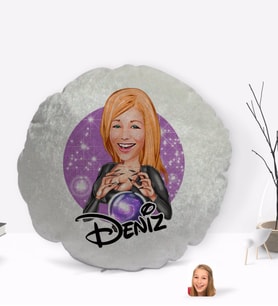 BK Gift Kişiye Özel İsimli Kadın Astrolog Karikatürlü Yuvarlak Dekoratif Kırlent Yastık-1