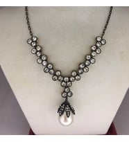 Aşina Gümüş - Elmas Montür inci Damla Kolye Siyah Rodyum Kaplama Swarovski Taşlı Sevgiliye Hediye