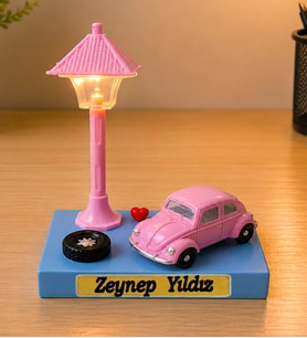 Kişiye Özel İsimli Pembe Vosvos Biblolu Masa Lambası