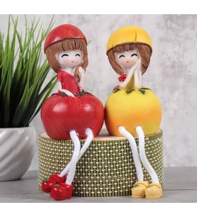 Ayakları Sallanan Elma Limon Kız Figürlü 2'li Heykel Biblo Seti Dekoratif Obje Hediyelik 20 cm. (Çok Renkli)