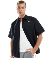 Nike Club Woven Loose Fit Short Sleeve Shirt in Black Erkek Bol Kesim Dokuma Kısa Kollu Spor Gömlek Siyah