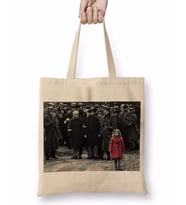 Schindler's List Kırmızı Paltolu Kız Bez Çanta Uzun Saplı