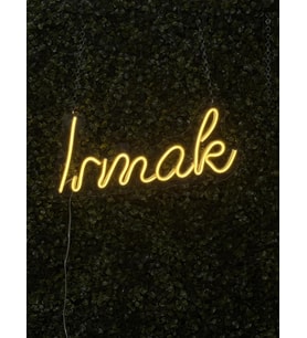 Kişiye Özel Neon LED Yazı 5 Harfli – İsim Yazılı Dekoratif Duvar Işığı (Günışığı)