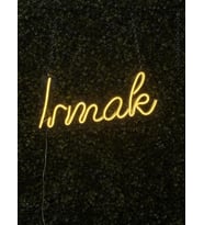 Kişiye Özel Neon LED Yazı 5 Harfli – İsim Yazılı Dekoratif Duvar Işığı (Günışığı)