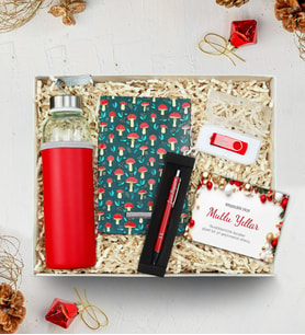 Özel Deri Kılıflı 500 ML Kırmızı Su Matarası & Kişiye Özel Kırmızı 32 GB Usb & Gümüş Renk Detaylı Kırmızı Tükenmez Kalem & Mantar Desenli Defter Yeni Yıl Hediye Seti