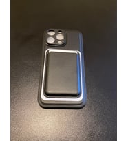 iPhone 16 Pro Max Uyumlu Premium Deri Magsafe Cüzdanlı Kartlıklı Kamera Çerçeve Standlı Kılıf (Siyah)
