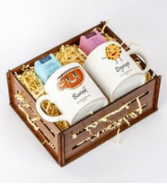 Kişiye Özel Hediye Seti- Çiftlere Özel Tasarım Kupa- Teashop Müslin Çay- Ahşap Hediye Kasası
