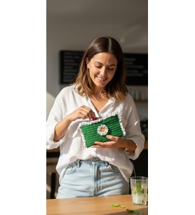 Bohem Stil El Örgüsü Papatyalı Mini Portföy & Kozmetik Çantası