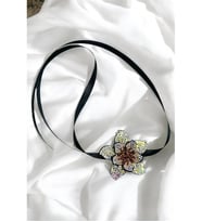 PARLAK TAŞLI ÇİÇEK CHOKER KOLYE