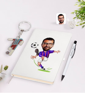 BK Gift Kişiye Özel Bordo-Mavi Futbolcu Karikatürlü Defter Kalem ve Formalı Metal Anahtarlık Seti Model 1