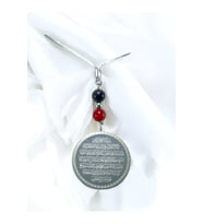 Doğal Akik Taşlı Gümüş Renk Çelik Çift Taraflı Ayetel Kürsi Felak Nas Ihlas Araba Ayna Süsü(4,5 CM)