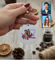 Kişiye Özel Karikatürlü Uçuyorum Aşkından Sevgiliye Hediye Anahtarlık Sevgililer Günü Hediyesi