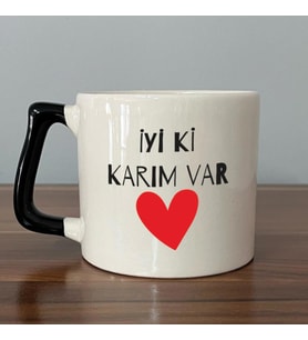 İyi Ki Karım Var Baskılı Siyah Kulplu D Sevgililer Günü Kupası