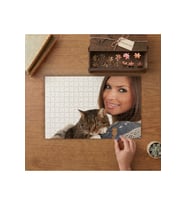 Kucağında Kedi İle Güzel Kadın Tasarımı 240 parça Ahşap Puzzle Ahşap Kutuda MP00592