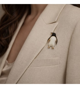 Penguen Figürlü Metal Broş – Gold Detaylı Siyah Beyaz Tasarım