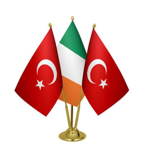 Masa Üstü İrlanda Bayrağı Türk Bayrağı Üçlü Pirinç Direk Masa Bayrak Seti