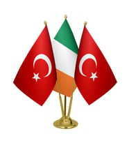 Masa Üstü İrlanda Bayrağı Türk Bayrağı Üçlü Pirinç Direk Masa Bayrak Seti