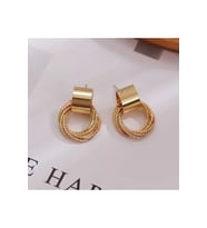 Gold Halka Detaylı Modern Küpe