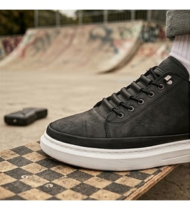 Beyaz Tabanlı Retro Sneaker