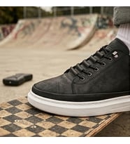 Beyaz Tabanlı Retro Sneaker