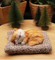 Minderde Uyuyan Sesli Peluş Kedi Cat  Küçük Boy 17cmx14cm - Sarı Beyaz Kedi
