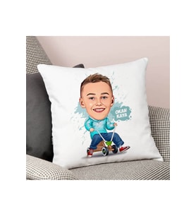 Eğlenen Erkek Çocuk Karikatürlü Yastık