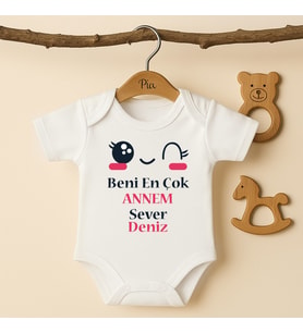 Pia Baby B48 %100 Pamuk Beni En Çok Annem Sever Yazılı İsme Özel Tasarlanabilir Bebek Body (Ekru)
