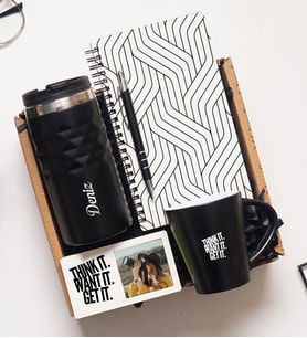 Kişiye Özel Hediye Seti –Siyah Çelik Kupa 300 ml, Latte Bardak, Defter, Kalem, Fotoğraf Çerçevesi