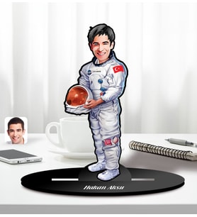 BK Gift Kişiye Özel Astronot Karikatürlü Ahşap Biblo, Arkadaşa Hediye, Sevgiliye Hediye, Fotoğraflı Biblo