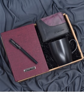 Kişiye Özel Bordo Renk Defter& Siyah Roller Kalem& Siyah Kupa& Bordo Renk Detaylı Erkek Cüzdanı Hediye Seti