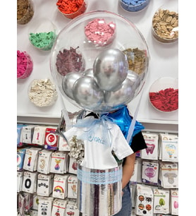 “Hoşgeldin Bebek Erkek Hediye Seti – Kişiye Özel Body & Gümüş Balonlu ,"