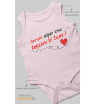 Annem Süper Ama Teyzem Bi Tane Baskılı Bebek Zıbını – Çıtçıtlı Body 8 Renk  %100 Pamuk Sıfır Kol (Bebek Pembesi)