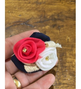 ÇİÇEKLİ TASARIM KADIN BROŞ GİYİM AKSESUARI 5X5 CM