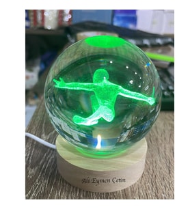 Büyük Boy Işıklı Ahşap Kaideli Spider Man Temalı Cam Küre 8cm (Pembe)