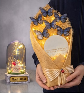 Kişiye Özel Işıklı Fanus ve Aynalı Led Işıklı Mavi Kelebek Buketi – Romantik Hediye Seti (Model 2)