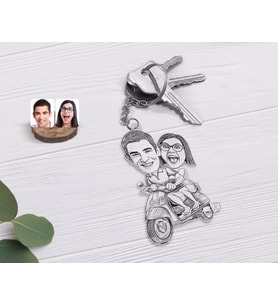 BK Gift Kişiye Özel Karakalem Sevgililer Şeffaf Pleksi Anahtarlık-10 (Beyaz)