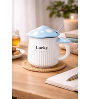 500ml Lucky Mantar Tasarımlı Kapaklı Seramik Kupa – Kaşıklı Mavi Dekoratif Kahve Kupası (Kristal Mavi)