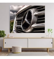 Yakın Çekim Mercedes Logo Kanvas Tablo