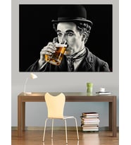 Bira İçen Charlie Chaplin Dekoratif Kanvas - Mdf Ahşap Tablo