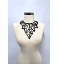 Lazer Kesim Yaprak Desenli Deri Choker, Deri Kolye