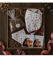 Kombin Kutusu (Anne-Köpek/Kedi Kombini) & Beyaz Desenli Bandana & Kedi/Köpek Boyun Tasması ve Beyaz Desenli Evcil Hayvan Bandanası