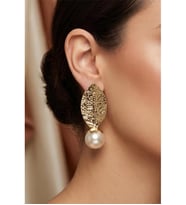 İNCİLİ YAPRAK ZARİF KÜPE 6 CM.