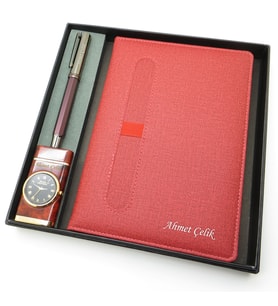 Signator® Codex  N346 Kişiye Özel Defterli Set - İsme Özel Mürdüm Kalem + İsme Özel Kırmızı Defter + İsme Özel Çakmak  İsme Özel Kutusunda Hediyelik Set (Karışık)