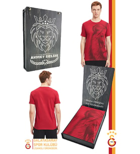 Galatasaray Orijinal Lisanslı Aslan Baskılı T-Shirt Kişiye Özel Hediyelik Ahşap Kutulu (Kırmızı)