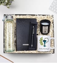 Eczacılar Gününe Özel Kişiye Özel Baskılı Kupa & Siyah Touch Pen & Siyah Defter & Vanilya Kokulu Bardak Mum & 500 ML Cam Su Matarası Hediye Seti